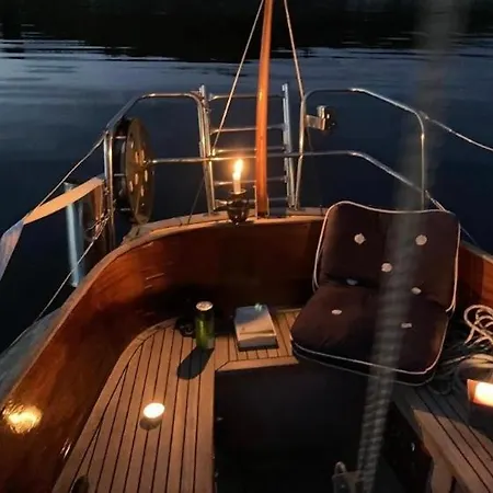 Charming Houseboat * Μπέργκεν