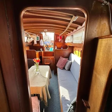 Charming Houseboat * Μπέργκεν